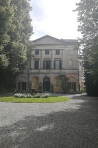 vista di villa Carcano una costruzione ottocentesca ad Anzano del Parco